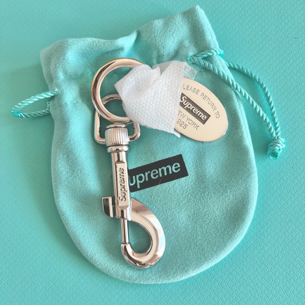 Supreme x Tiffany & Co. Return to Tiffany Oval Tag Keyring